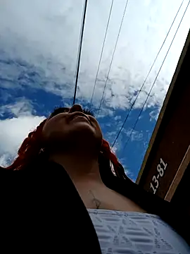 Snapshot of madelaine- chatting on 01-31-25, 08:01 madelaine- online show from 01-31-25, 08:01