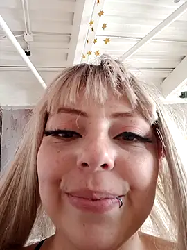 Snapshot of madelaine- chatting on 02-10-25, 08:21 madelaine- online show from 02-10-25, 08:21