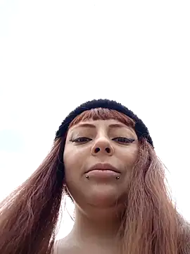 Snapshot of madelaine- chatting on 02-26-25, 06:43 madelaine- online show from 02-26-25, 06:43