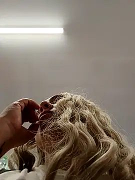 Snapshot of madelaine- chatting on 02-28-25, 12:10 madelaine- online show from 02-28-25, 12:10