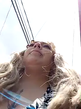 Snapshot of madelaine- chatting on 02-28-25, 04:42 madelaine- online show from 02-28-25, 04:42