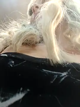 Snapshot of madelaine- chatting on 03-05-25, 09:04 madelaine- online show from 03-05-25, 09:04