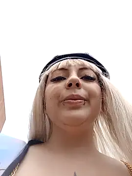 Snapshot of madelaine- chatting on 03-14-25, 07:12 madelaine- online show from 03-14-25, 07:12