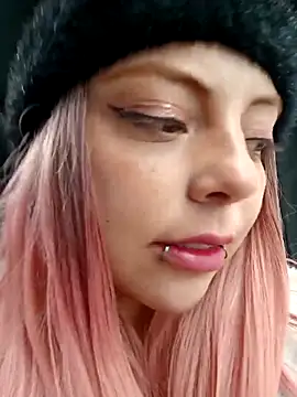 Snapshot of madelaine- chatting on 03-17-25, 06:53 madelaine- online show from 03-17-25, 06:53