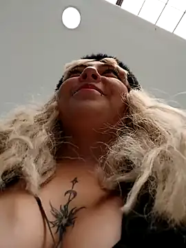 Snapshot of madelaine- chatting on 03-19-25, 06:01 madelaine- online show from 03-19-25, 06:01