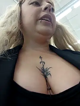 Snapshot of madelaine- chatting on 03-20-25, 07:04 madelaine- online show from 03-20-25, 07:04