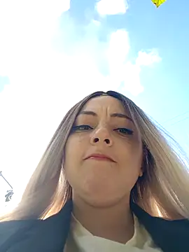 Snapshot of madelaine- chatting on 09-14-25, 08:08 madelaine- online show from 09-14-25, 08:08