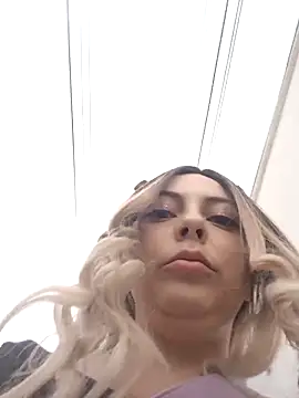 Snapshot of madelaine- chatting on 09-18-25, 09:28 madelaine- online show from 09-18-25, 09:28