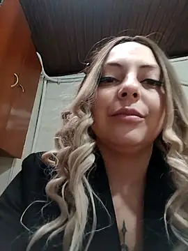 Snapshot of madelaine- chatting on 09-23-25, 10:24 madelaine- online show from 09-23-25, 10:24