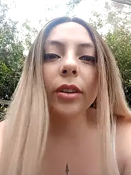 Snapshot of madelaine- chatting on 10-09-25, 07:34 madelaine- online show from 10-09-25, 07:34