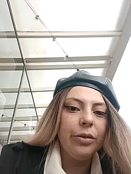 Snapshot of madelaine- chatting on 10-11-25, 05:22 madelaine- online show from 10-11-25, 05:22