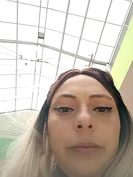 Snapshot of madelaine- chatting on 10-20-25, 08:09 madelaine- online show from 10-20-25, 08:09