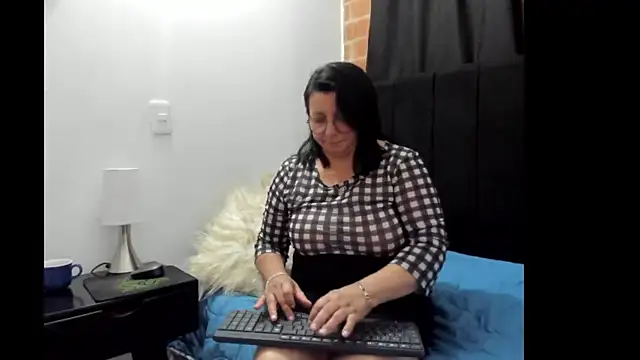 Evaaross 2345 online show from 01-22-25, 11:21