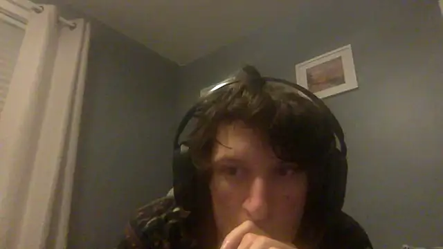 Snapshot of KittingGrappler chatting on 11-25-25, 12:43 KittingGrappler online show from 11-25-25, 12:43