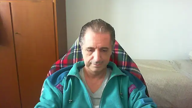 Snapshot of lliuk70mi chatting on 04-30-26, 12:33 lliuk70mi online show from 04-30-26, 12:33