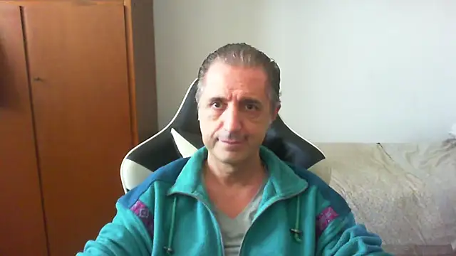 Snapshot of lliuk70mi chatting on 05-01-26, 12:54 lliuk70mi online show from 05-01-26, 12:54