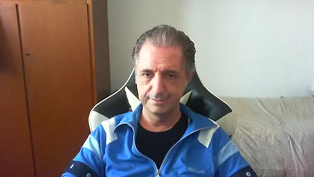 Snapshot of lliuk70mi chatting on 05-02-26, 12:10 lliuk70mi online show from 05-02-26, 12:10