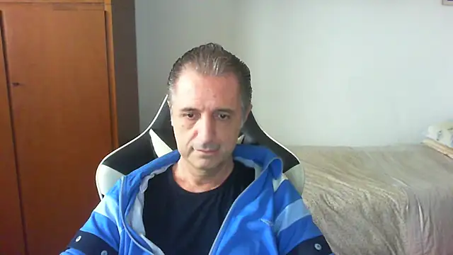 Snapshot of lliuk70mi chatting on 05-05-26, 12:24 lliuk70mi online show from 05-05-26, 12:24