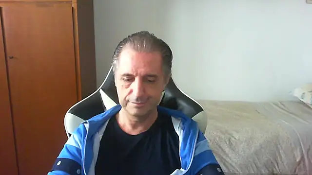 Snapshot of lliuk70mi chatting on 05-06-26, 12:54 lliuk70mi online show from 05-06-26, 12:54
