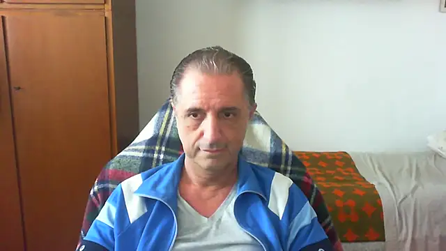 Snapshot of lliuk70mi chatting on 05-17-26, 12:23 lliuk70mi online show from 05-17-26, 12:23