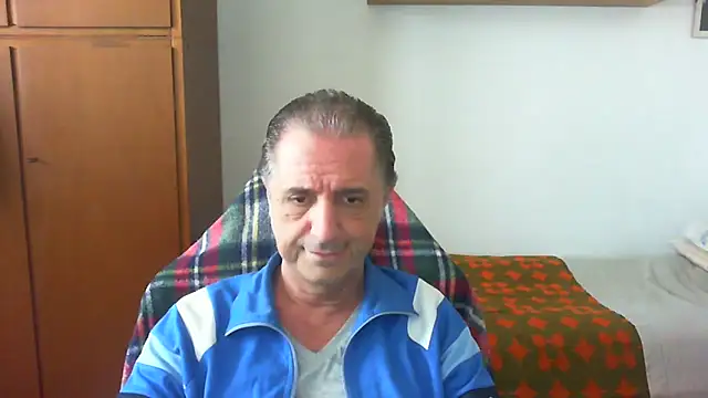 Snapshot of lliuk70mi chatting on 05-18-26, 12:00 lliuk70mi online show from 05-18-26, 12:00