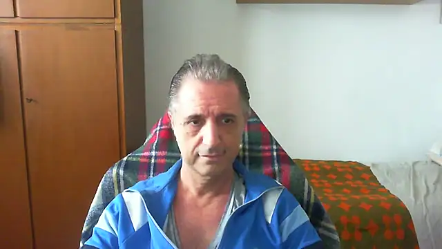 Snapshot of lliuk70mi chatting on 05-19-26, 01:28 lliuk70mi online show from 05-19-26, 01:28