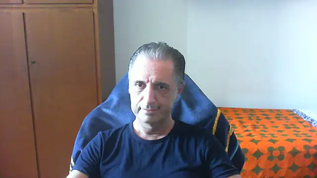Snapshot of lliuk70mi chatting on 05-25-26, 01:17 lliuk70mi online show from 05-25-26, 01:17