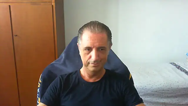 Snapshot of lliuk70mi chatting on 06-01-26, 12:07 lliuk70mi online show from 06-01-26, 12:07