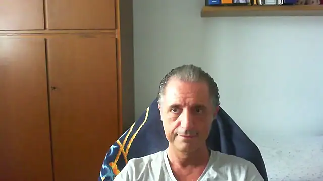 Snapshot of lliuk70mi chatting on 06-02-26, 11:34 lliuk70mi online show from 06-02-26, 11:34