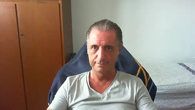 Snapshot of lliuk70mi chatting on 06-04-26, 11:38 lliuk70mi online show from 06-04-26, 11:38