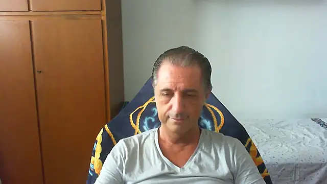 Snapshot of lliuk70mi chatting on 06-06-26, 01:38 lliuk70mi online show from 06-06-26, 01:38