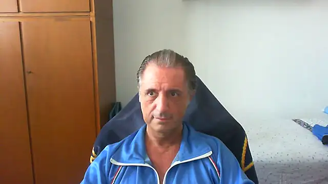 Snapshot of lliuk70mi chatting on 06-07-26, 11:36 lliuk70mi online show from 06-07-26, 11:36