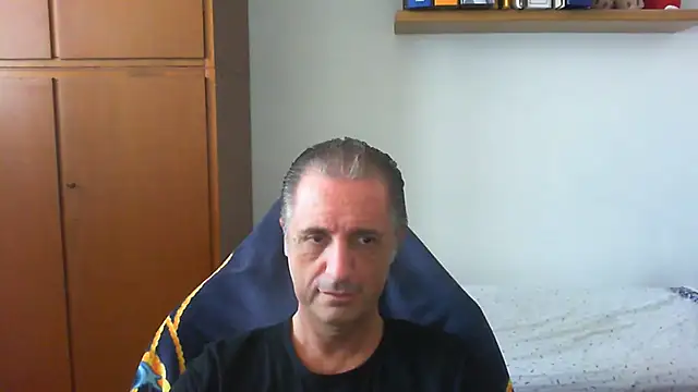 Snapshot of lliuk70mi chatting on 06-11-26, 01:31 lliuk70mi online show from 06-11-26, 01:31