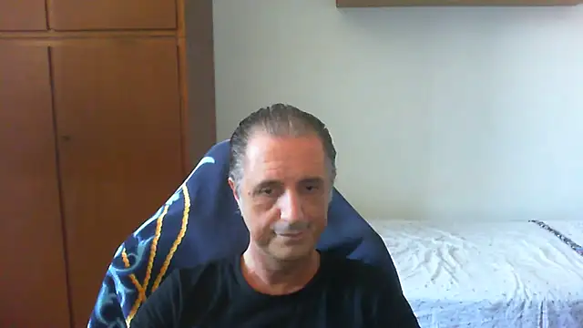 Snapshot of lliuk70mi chatting on 06-17-26, 01:01 lliuk70mi online show from 06-17-26, 01:01