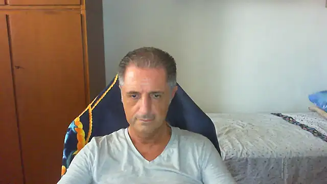 Snapshot of lliuk70mi chatting on 06-24-26, 12:04 lliuk70mi online show from 06-24-26, 12:04
