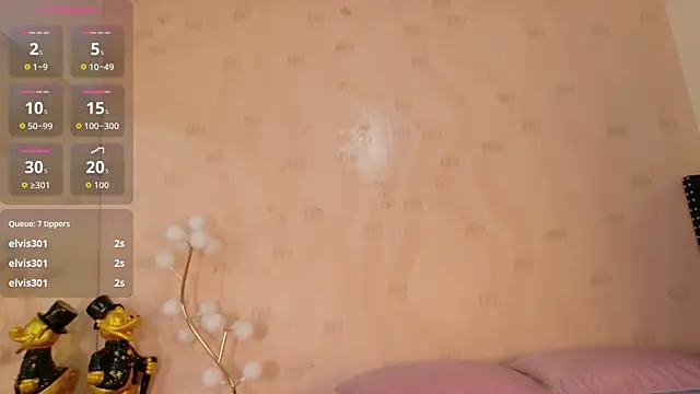 Snapshot of littleebonymommy chatting on 04-27-26, 08:07 littleebonymommy online show from 04-27-26, 08:07
