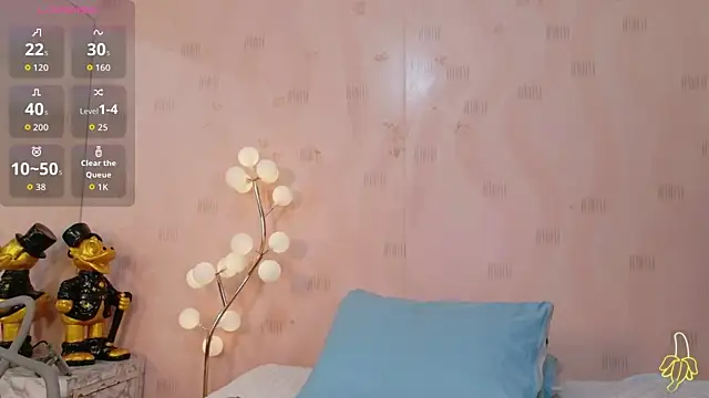 Snapshot of littleebonymommy chatting on 04-28-26, 07:52 littleebonymommy online show from 04-28-26, 07:52