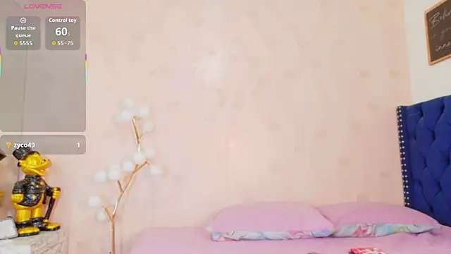 Snapshot of littleebonymommy chatting on 05-04-26, 07:10 littleebonymommy online show from 05-04-26, 07:10