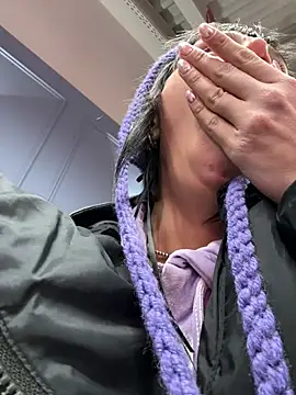 Snapshot of bigbabykiki chatting on 12-17-24, 06:13 bigbabykiki online show from 12-17-24, 06:13