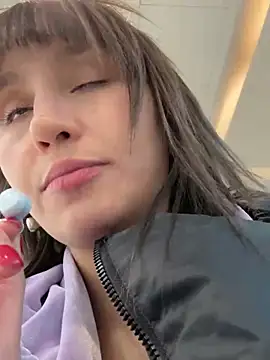 Snapshot of bigbabykiki chatting on 02-12-25, 06:29 bigbabykiki online show from 02-12-25, 06:29