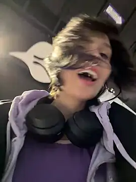 Snapshot of bigbabykiki chatting on 02-13-25, 06:30 bigbabykiki online show from 02-13-25, 06:30