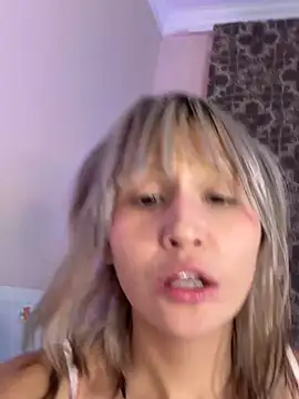 Snapshot of bigbabykiki chatting on 10-30-25, 02:07 bigbabykiki online show from 10-30-25, 02:07