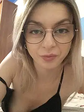 Snapshot of Butterfly_Lily chatting on 01-03-25, 01:14 Butterfly Lily online show from 01-03-25, 01:14