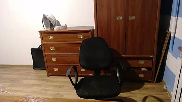 Snapshot of Butterfly_Lily chatting on 02-28-25, 04:20 Butterfly Lily online show from 02-28-25, 04:20