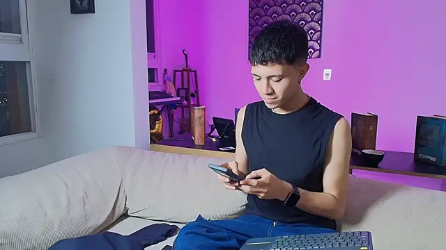 Snapshot of Justyn_Ross chatting on 09-11-25, 12:44 Justyn Ross online show from 09-11-25, 12:44