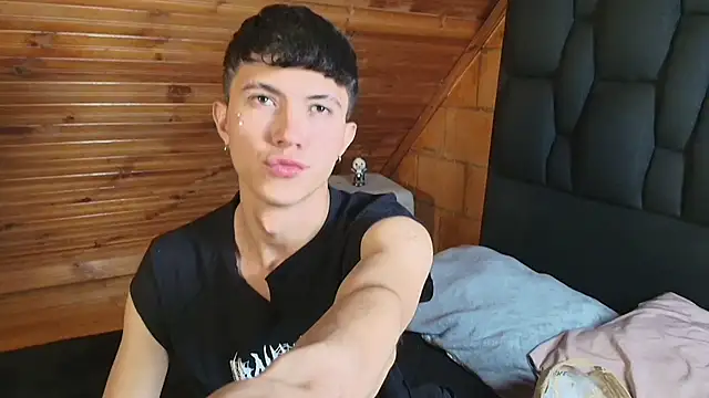 Snapshot of Justyn_Ross chatting on 10-31-25, 11:06 Justyn Ross online show from 10-31-25, 11:06