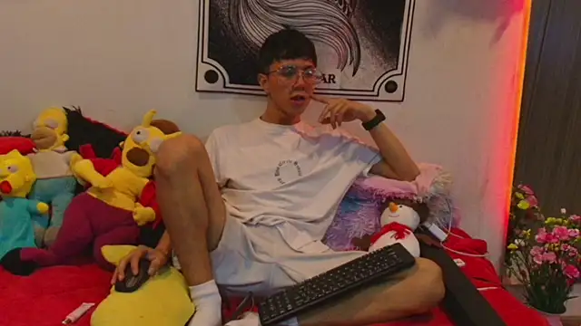 Snapshot of Justyn_Ross chatting on 12-04-25, 02:32 Justyn Ross online show from 12-04-25, 02:32