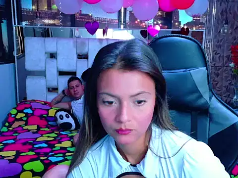 Snapshot of ValentinaAndTerry chatting on 03-01-25, 01:18 ValentinaAndTerry online show from 03-01-25, 01:18