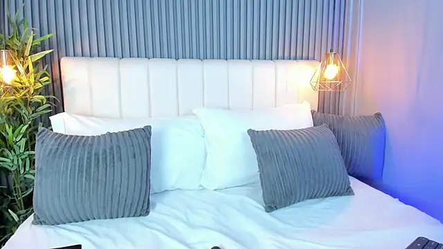 LinaGlam online show from 11-18-25, 05:06