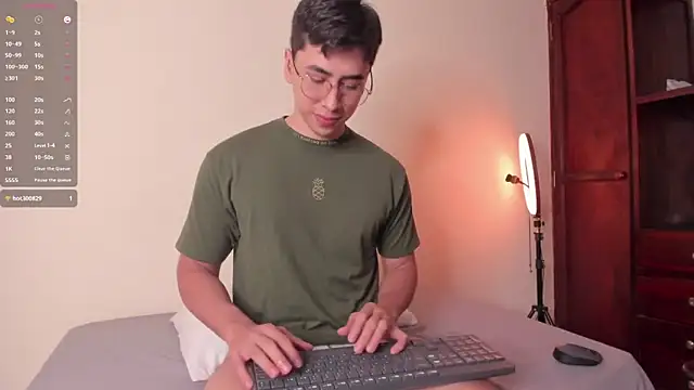 Snapshot of Alexx_oconnor chatting on 01-08-25, 05:48 Alexx oconnor online show from 01-08-25, 05:48